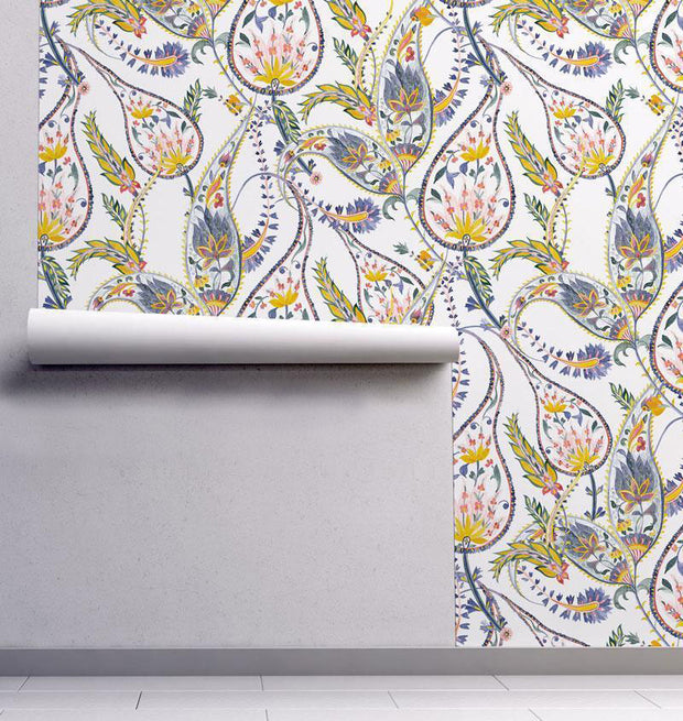 Elegant Paisley Wallpaper